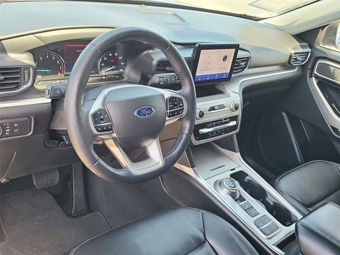 Used 2022 Ford Explorer XLT w/ Equipment Group 202A RWD image 2