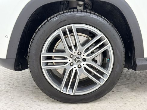 Used 2025 Mercedes-Benz GLS 450 4MATIC image 12
