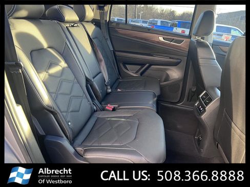 Used 2025 Volkswagen Atlas SE image 19