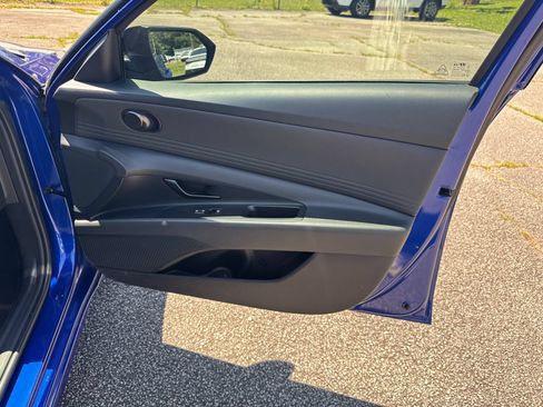 Used 2025 Hyundai Elantra Sport FWD image 14
