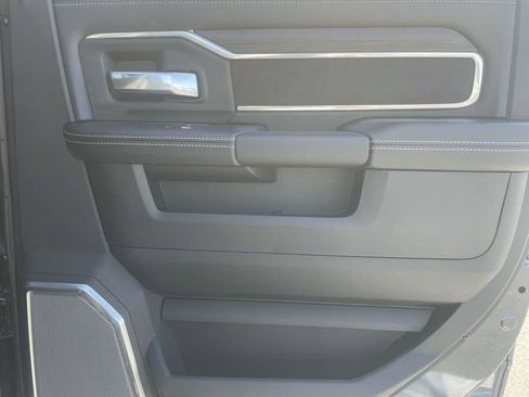 New 2026 RAM 2500 Laramie AWD/4WD image 18