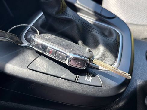 Used 2025 Kia Soul LX w/ LX Technology Package FWD image 21