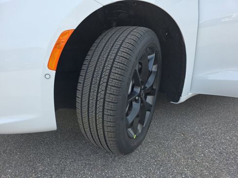 New 2026 Chrysler Pacifica Limited image 37