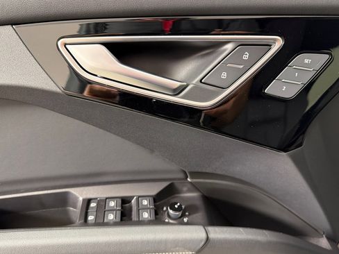 Used 2025 Audi Q4 e-tron Premium w/ Convenience Package image 10