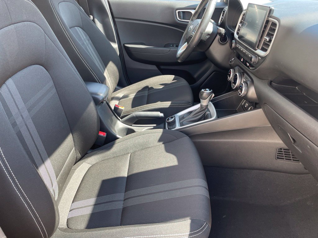 Used 2025 Hyundai Venue SEL FWD image 25