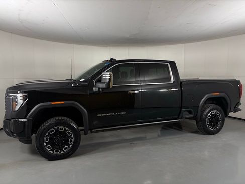 Used 2024 GMC Sierra 3500 Denali Ultimate AWD/4WD image 6