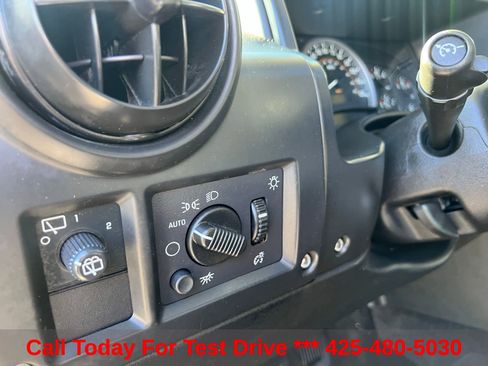 Used 2005 HUMMER H2 w/ Preferred Equipment Group AWD/4WD image 22