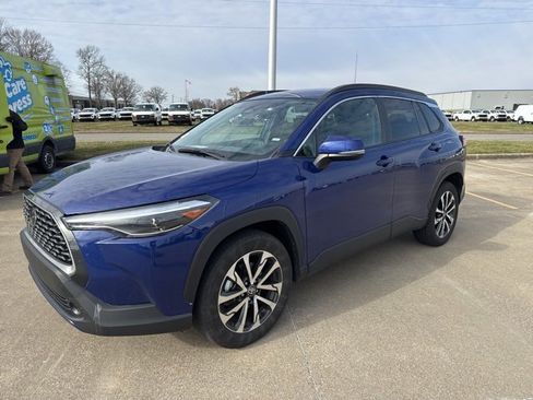 Used 2024 Toyota Corolla Cross XLE image 1