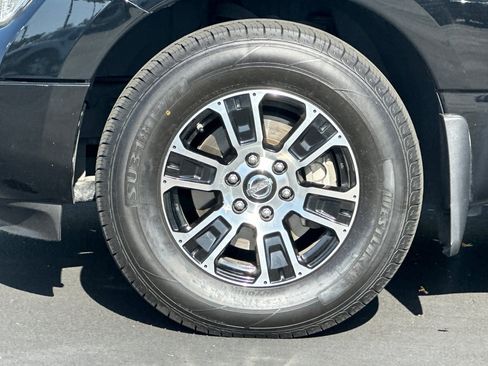 Used 2021 Nissan Titan SV image 24
