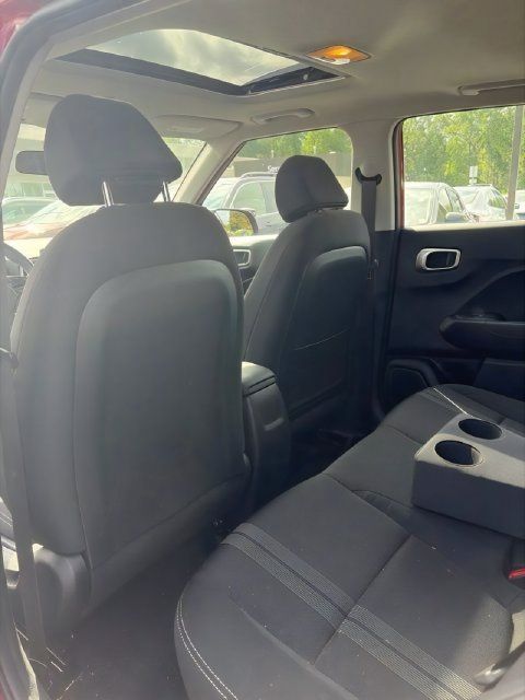 Used 2023 Hyundai Venue SEL FWD image 10