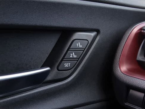 Used 2025 Toyota Prius Plug-In Hybrid image 39