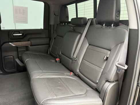 Used 2023 GMC Sierra 2500 Denali w/ Denali Black Diamond Edition AWD/4WD image 11