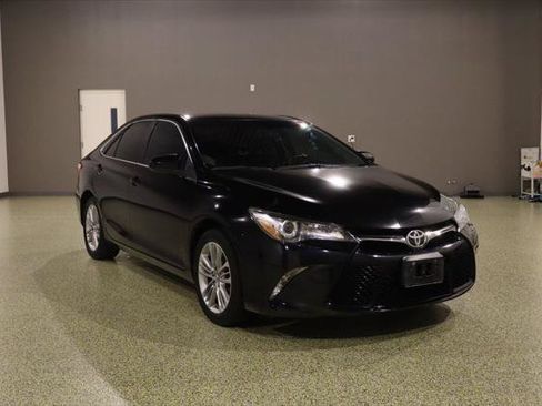 Used 2017 Toyota Camry SE FWD image 1