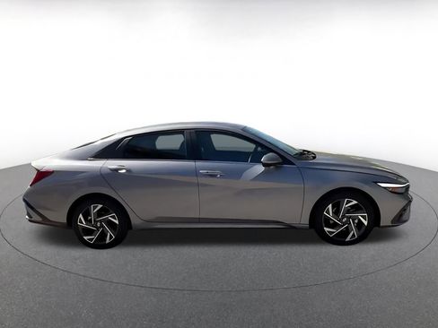 Used 2025 Hyundai Elantra SEL FWD image 15