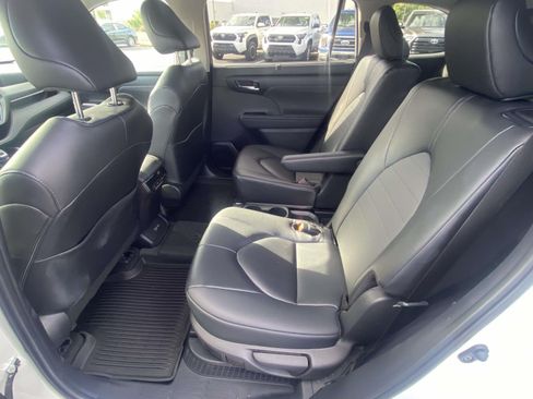 Used 2026 Toyota Highlander XLE AWD/4WD image 11