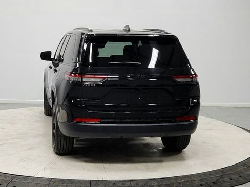 Used 2024 Jeep Grand Cherokee Altitude image 6