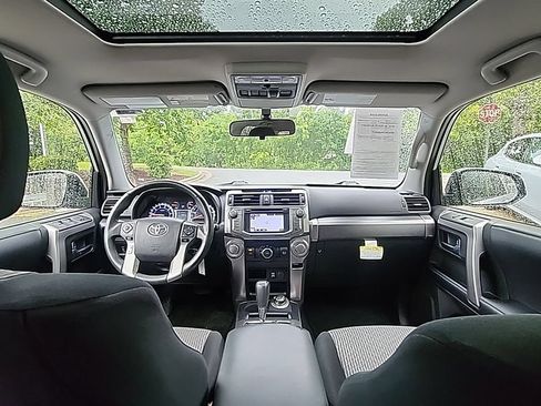 Used 2018 Toyota 4Runner SR5 AWD/4WD image 18