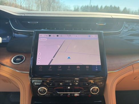 New 2025 Jeep Grand Cherokee Summit image 31