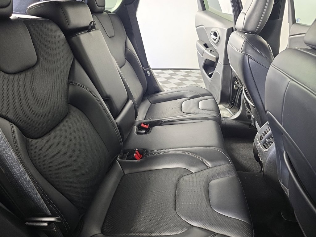 Used 2021 Jeep Cherokee Latitude Lux w/ Comfort/Convenience Group AWD/4WD image 33