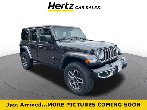 Used 2025 Jeep Wrangler Unlimited Sahara AWD/4WD image 1