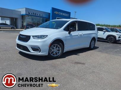 Used 2024 Chrysler Pacifica Touring-L
