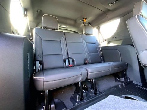 Used 2023 GMC Yukon XL SLT image 28