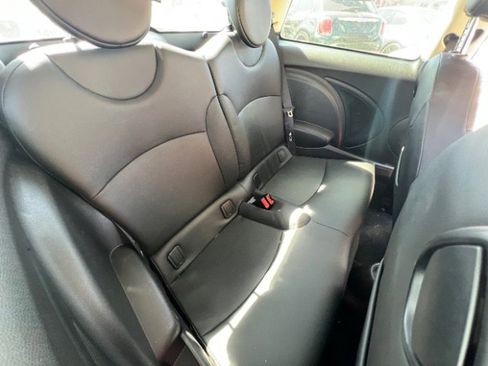 Used 2011 MINI Cooper Hardtop image 12