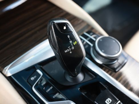 Used 2019 BMW 530i w/ Convenience Package RWD image 45