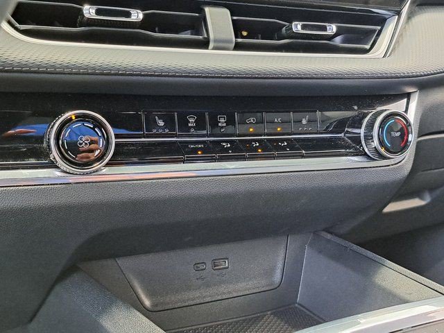 Used 2025 Chevrolet Equinox LT FWD image 16