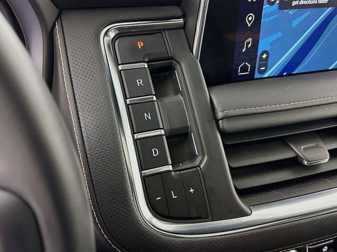 Used 2024 GMC Yukon XL AT4 w/ Technology Package image 21