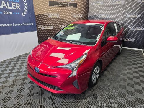 Used 2017 Toyota Prius Three FWD image 2