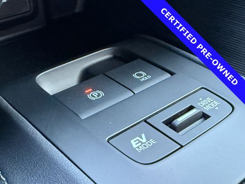 Used 2022 Toyota Venza Limited image 31