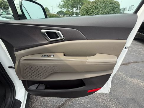 Used 2025 Kia Carnival EX FWD image 20