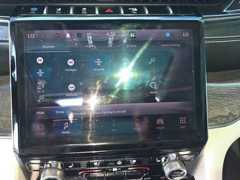 Used 2022 Jeep Grand Cherokee Overland AWD/4WD image 15