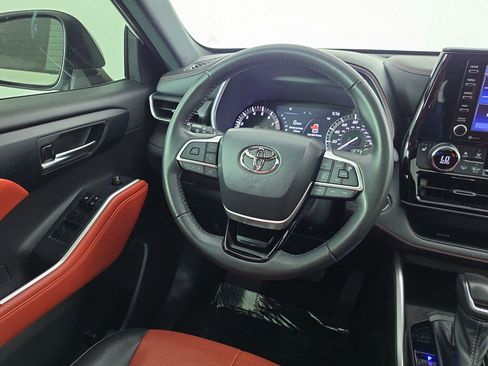 Used 2022 Toyota Highlander XSE FWD image 37