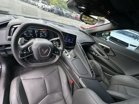 Used 2024 Chevrolet Corvette Stingray Preferred Cpe w/ Z51 Performance Package RWD image 31