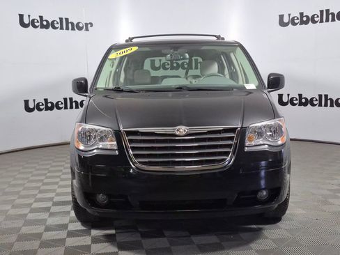 Used 2009 Chrysler Town & Country Touring image 2
