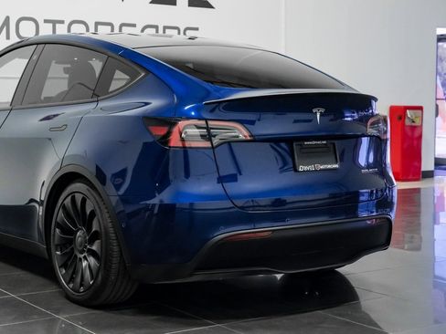 Used 2023 Tesla Model Y Performance image 15