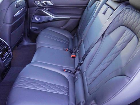 Certified 2025 BMW X7 M60i image 38