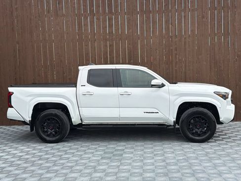 Used 2025 Toyota Tacoma SR5 AWD/4WD image 13