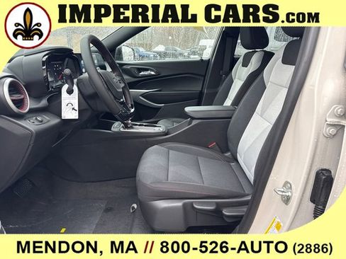 New 2026 Chevrolet Trax RS w/ Sunroof Package image 30