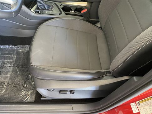 Certified 2023 Volkswagen Taos SE w/ Panoramic Sunroof Package FWD image 13