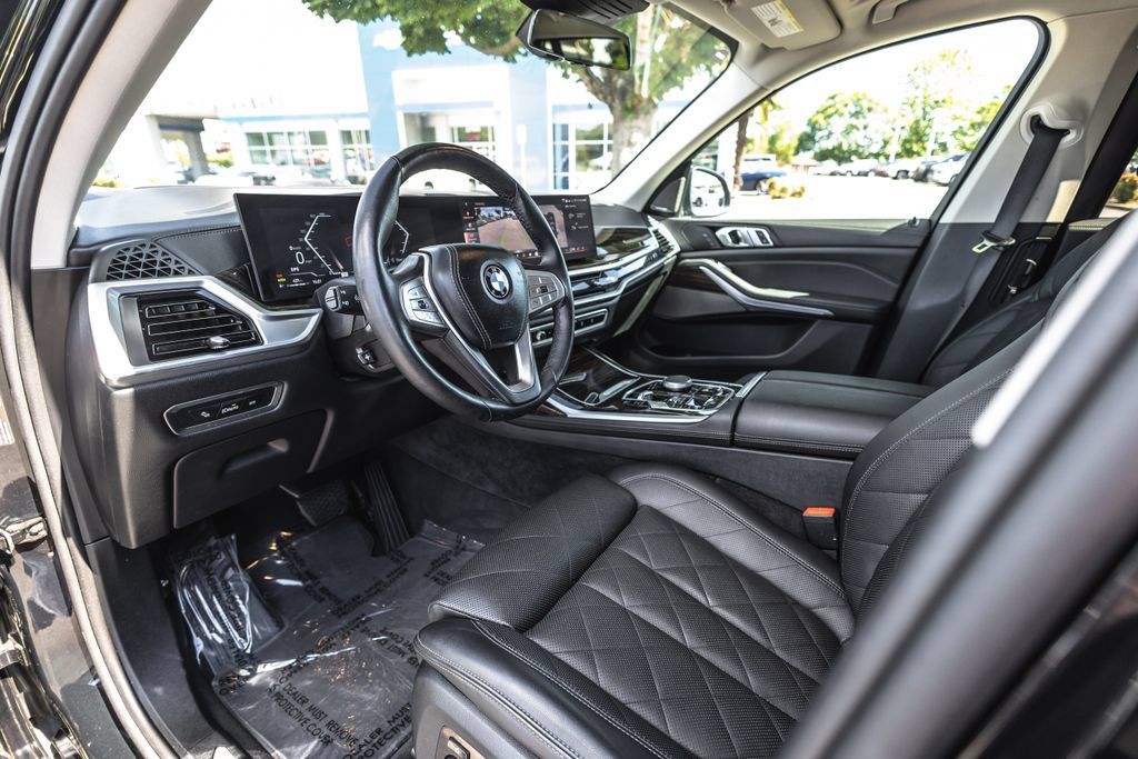 Used 2024 BMW X7 xDrive40i AWD/4WD image 18