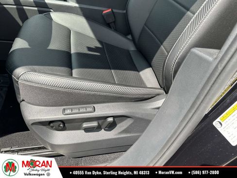 Certified 2023 Volkswagen Atlas Cross Sport SEL R-Line AWD/4WD image 20