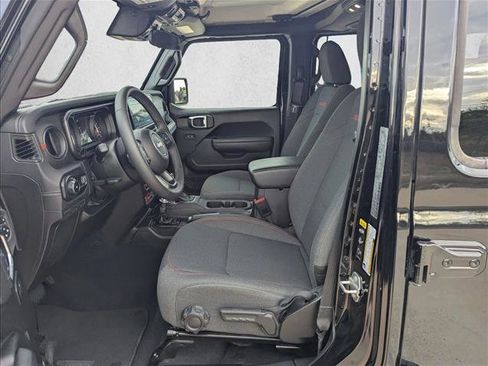Used 2025 Jeep Wrangler Unlimited Rubicon AWD/4WD image 15