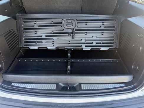 Used 2019 Chevrolet Suburban LT image 21