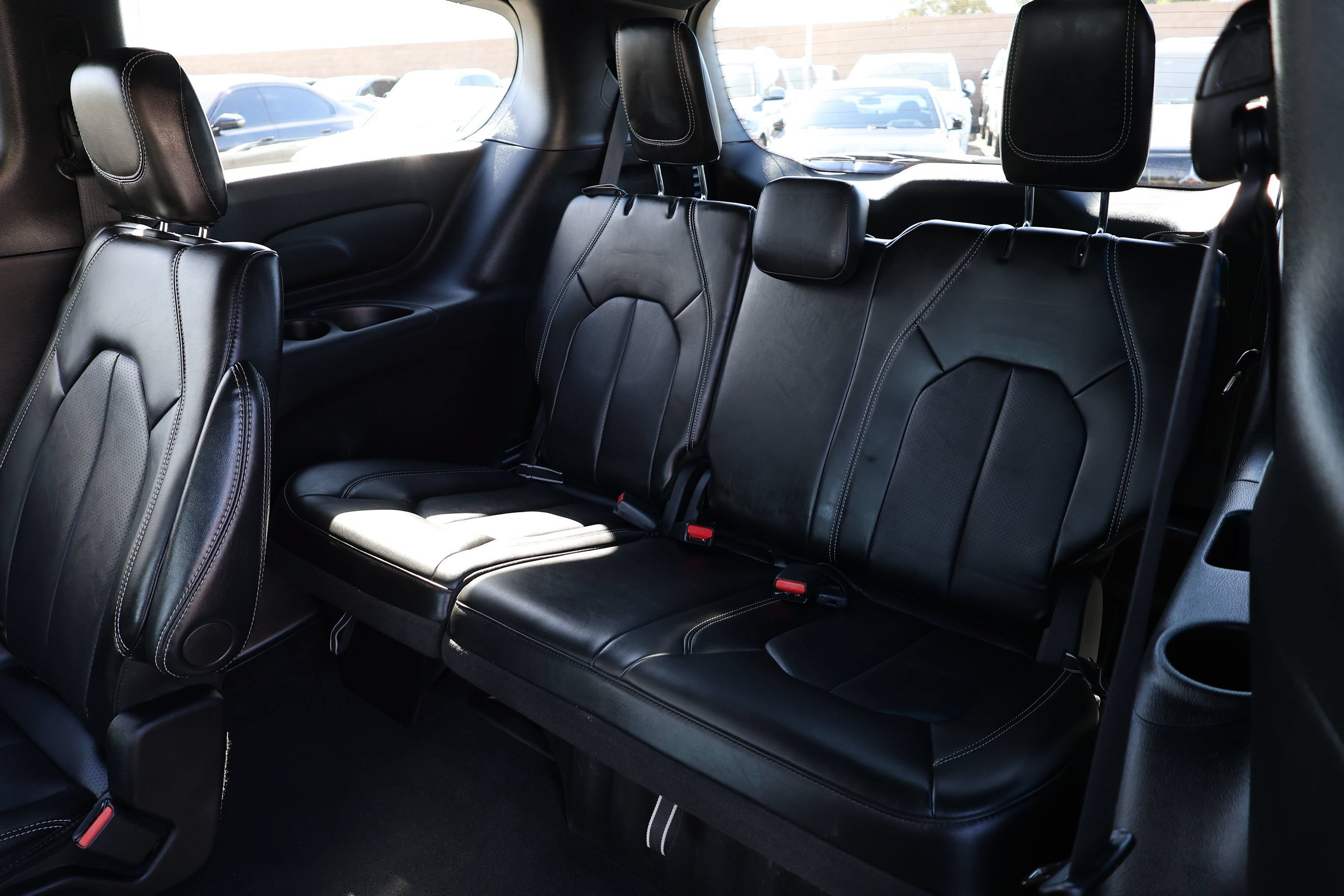 Used 2027 Chrysler Pacifica Select FWD image 21