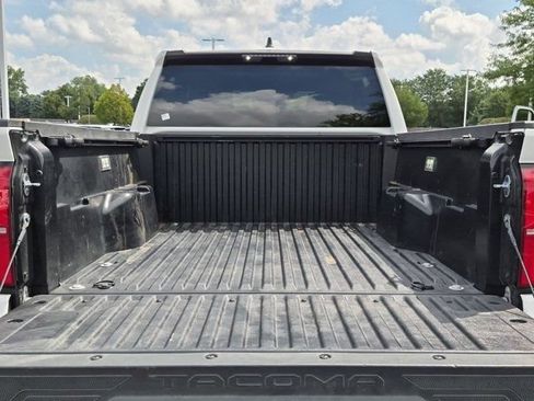 Certified 2025 Toyota Tacoma SR5 AWD/4WD image 17