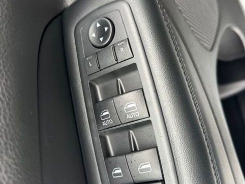 Used 2020 Jeep Grand Cherokee Altitude image 23