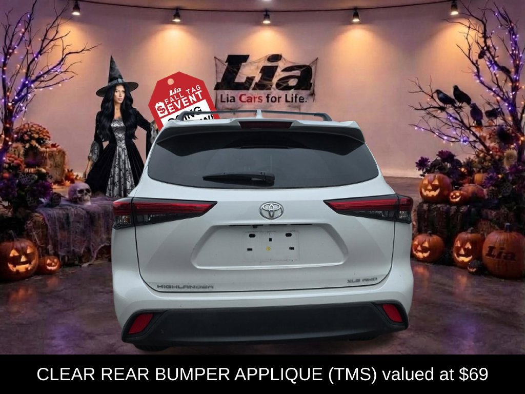 Used 2023 Toyota Highlander XLE AWD/4WD image 10